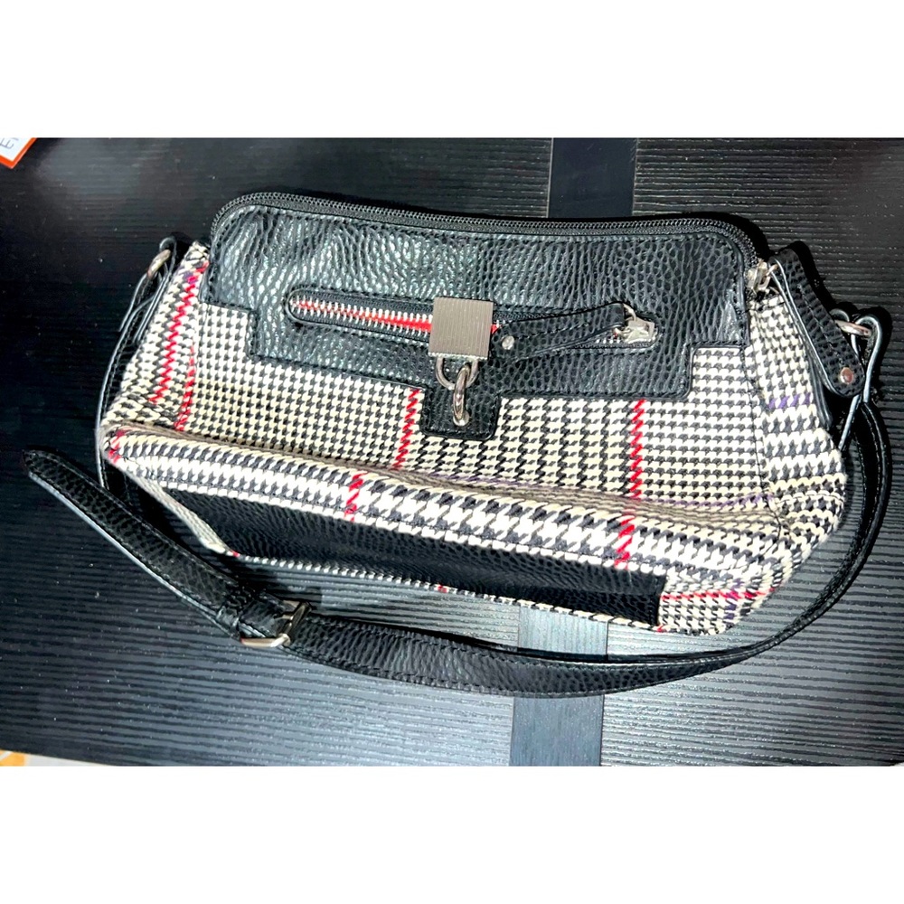 𐙚⋆˚✿˖° Chaps Houndstooth Black/White shoulder Bag 𐙚⋆˚✿˖° - Picture 9 of 10
